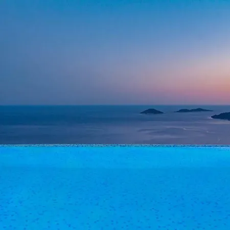 Sleeps 4 Pool Air Con Wifi Калкан