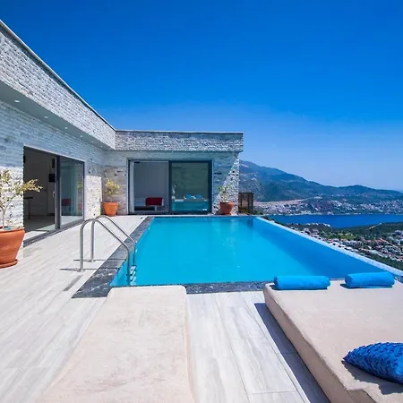 Sleeps 4 Pool Air Con Wifi
