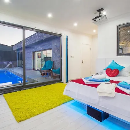 Sleeps 4 Pool Air Con Wifi Вилла Калкан