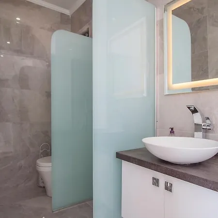Sleeps 4 Pool Air Con Wifi * Калкан